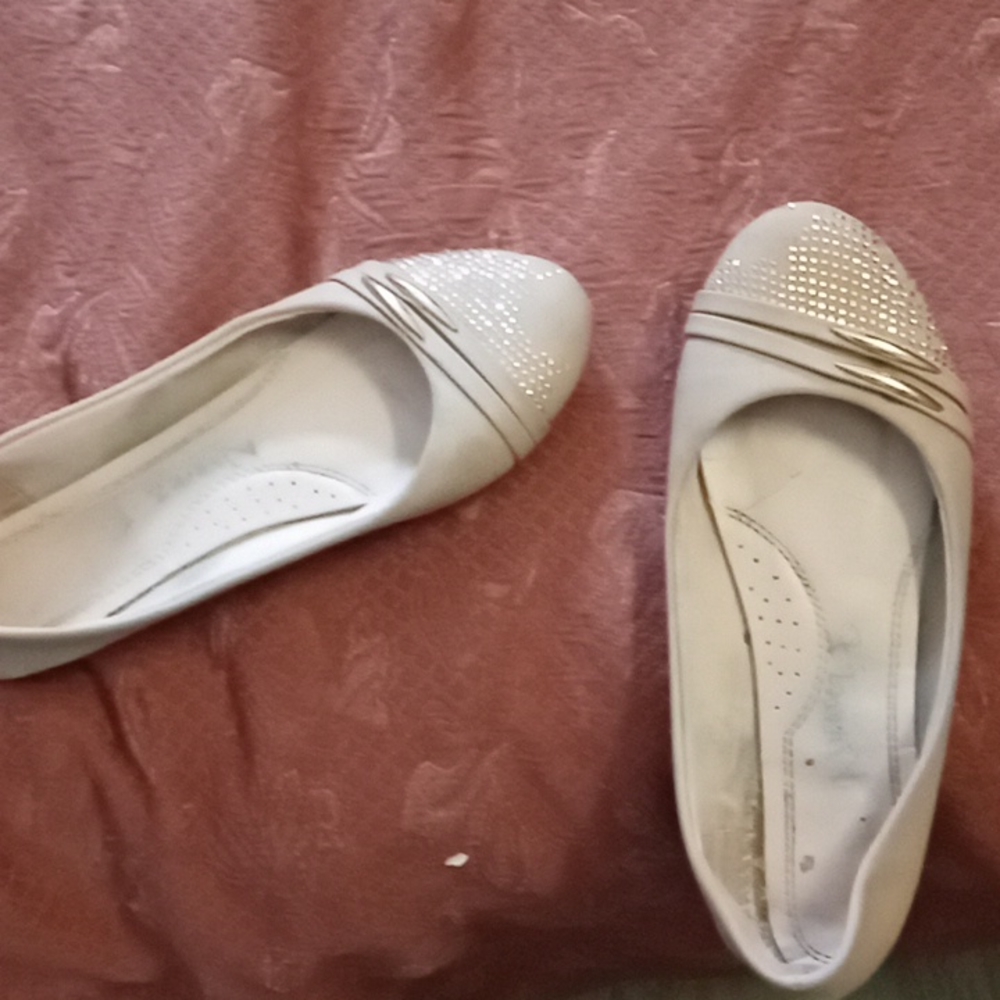 These are light rose gold flats